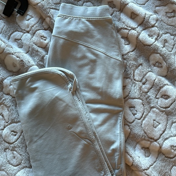 Lululemon crop pants. - Picture 3 of 4